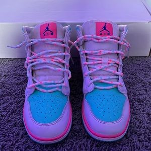 Air Jordan 1 Mid 'Digital Pink!